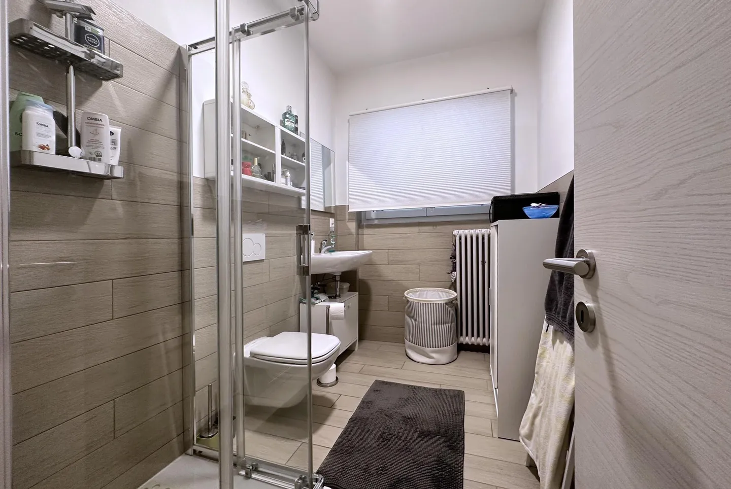 SCHÖNE 4.5 ZIMMER MIT GROSSER BALKON IN LUGANO-BREGANZONA - Foto 8 von 9