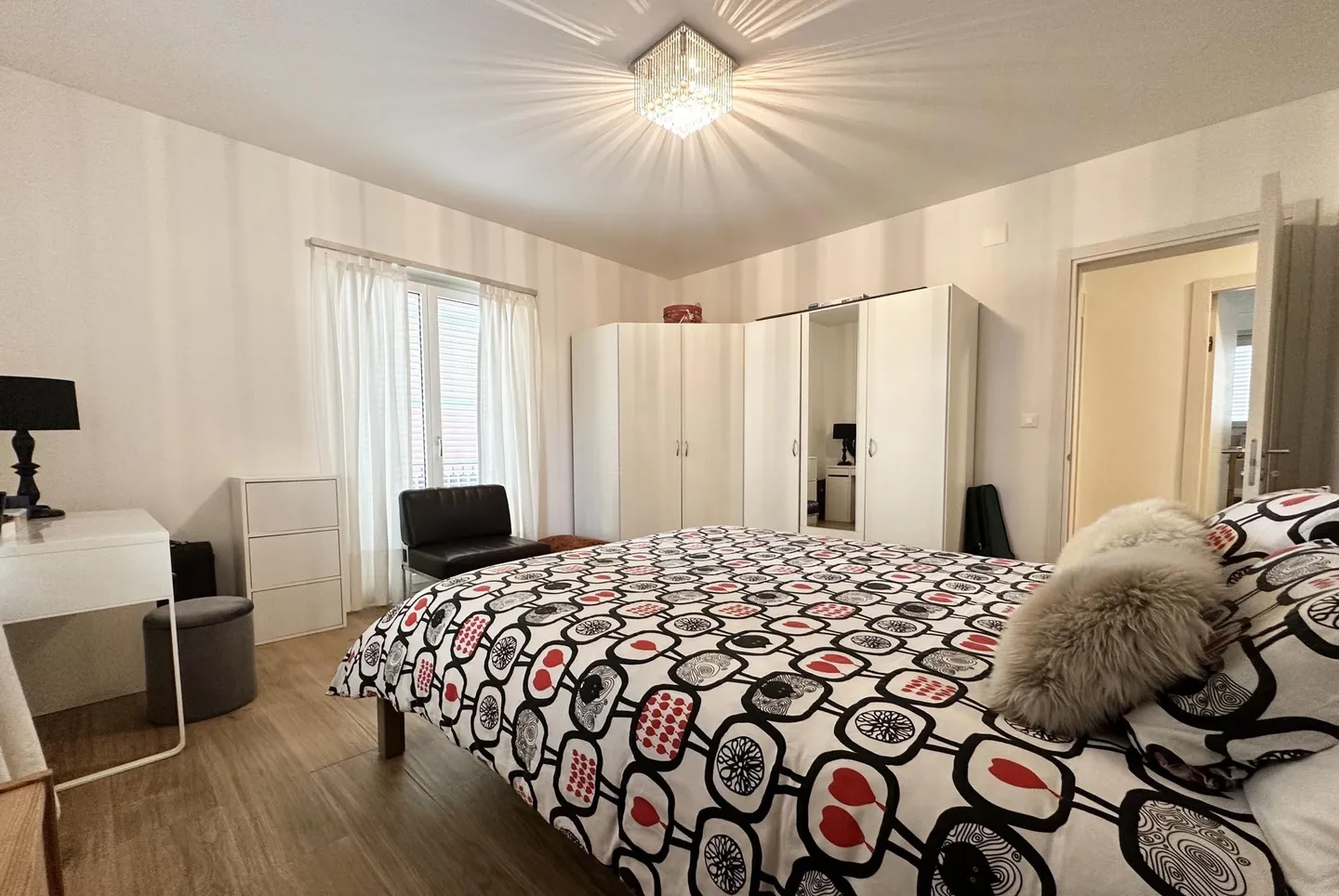 SCHÖNE 4.5 ZIMMER MIT GROSSER BALKON IN LUGANO-BREGANZONA - Foto 9 von 9