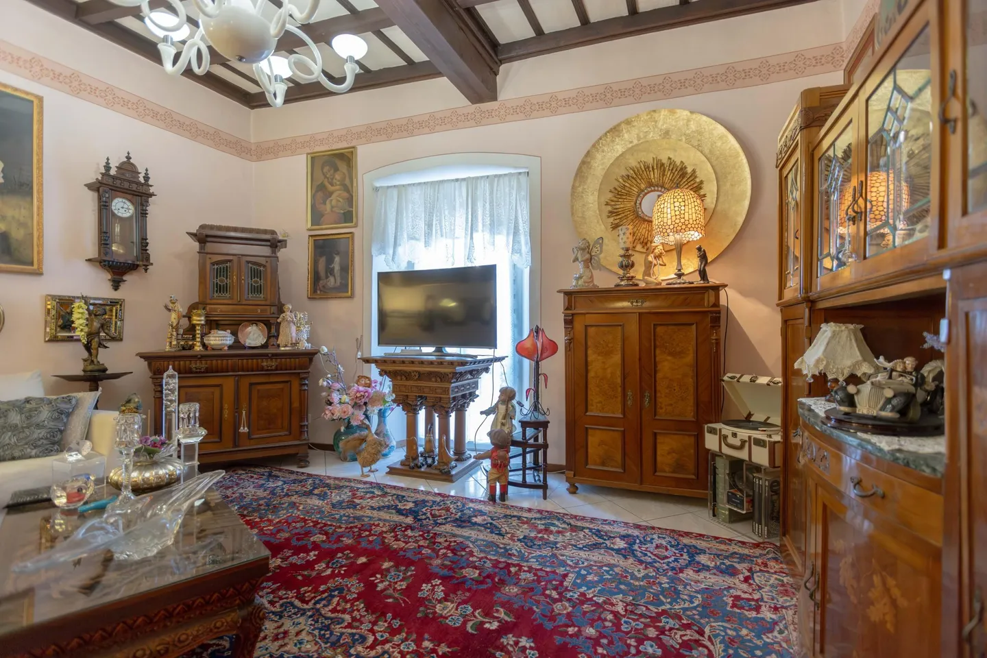 ROMANTISCHE HISTORISCHE TICINESE VILLA MIT INNENHOF IN BRISSAGO - Foto 3 von 8