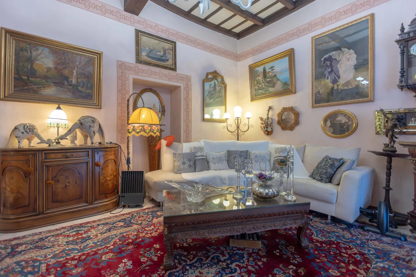 ROMANTIC HISTORICAL VILLA 6.5 ROOMS WITH COURTYARD IN BRISSAGO - Photo 6 of 13