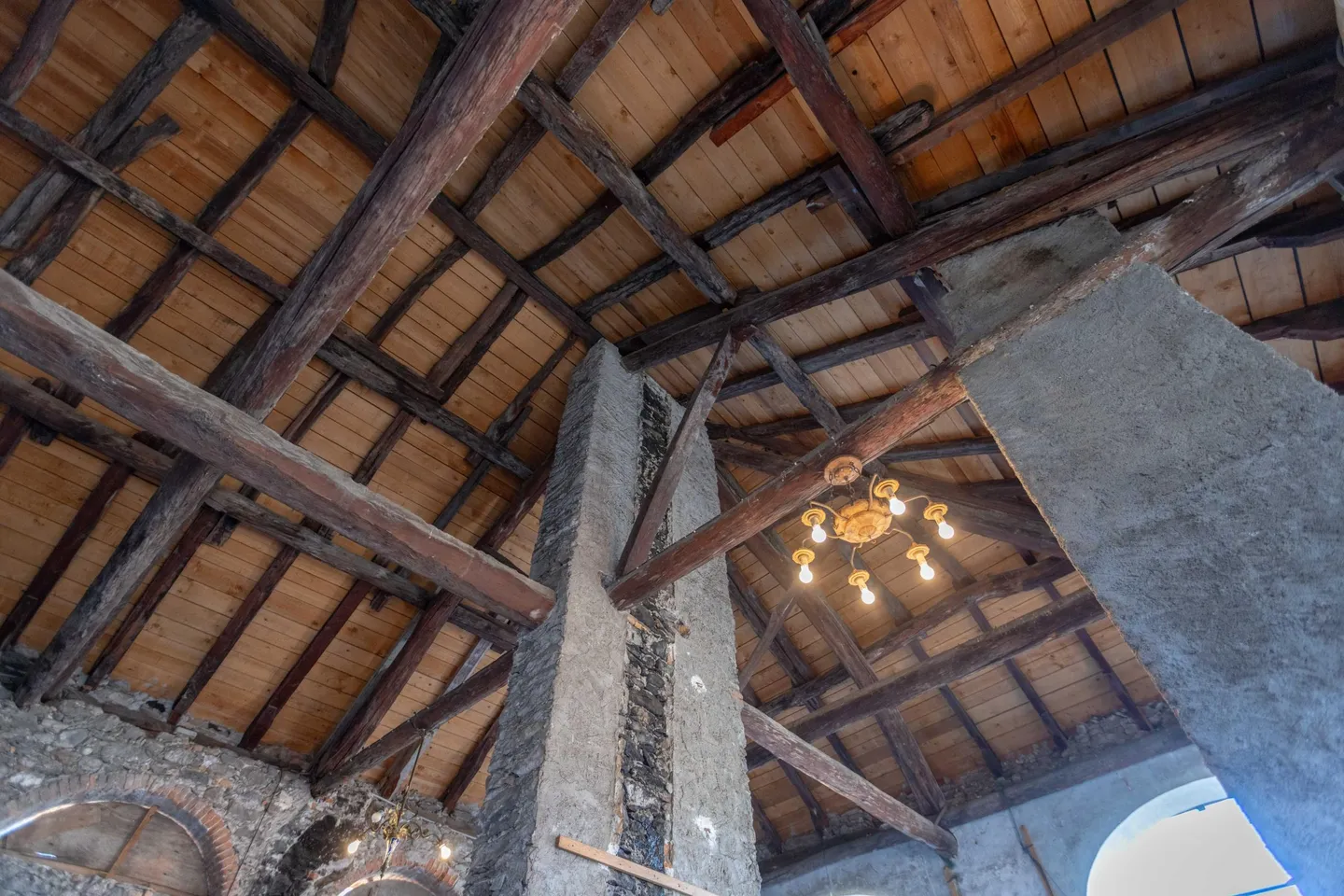 ROMANTISCHE HISTORISCHE TICINESE VILLA MIT INNENHOF IN BRISSAGO - Foto 7 von 8