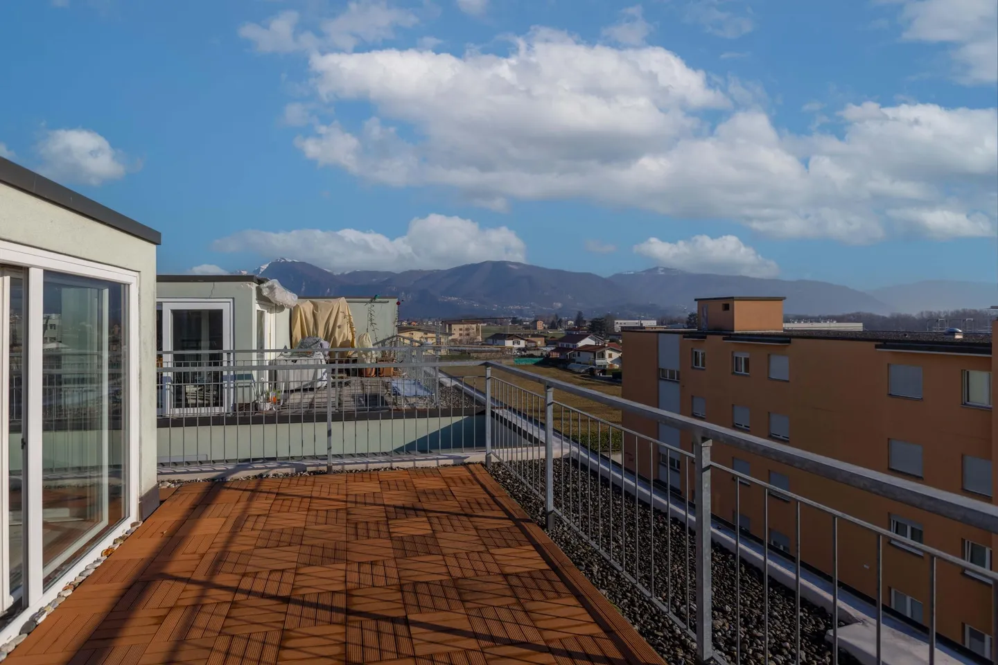 SPACIEUX 4.5 PIÈCES AVEC DOMOTIQUE ET GRANDE TERRASSE À STABIO - Photo 3 sur 9