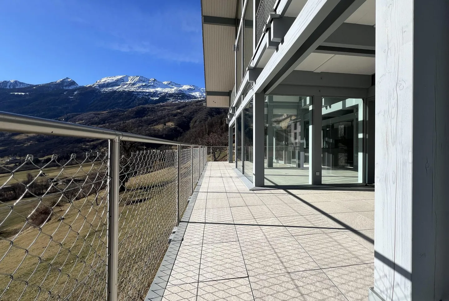VILLA MODERNA 6.5 CON VISTA PANORAMICA A PONTO VALENTINO - Foto 2 di 12