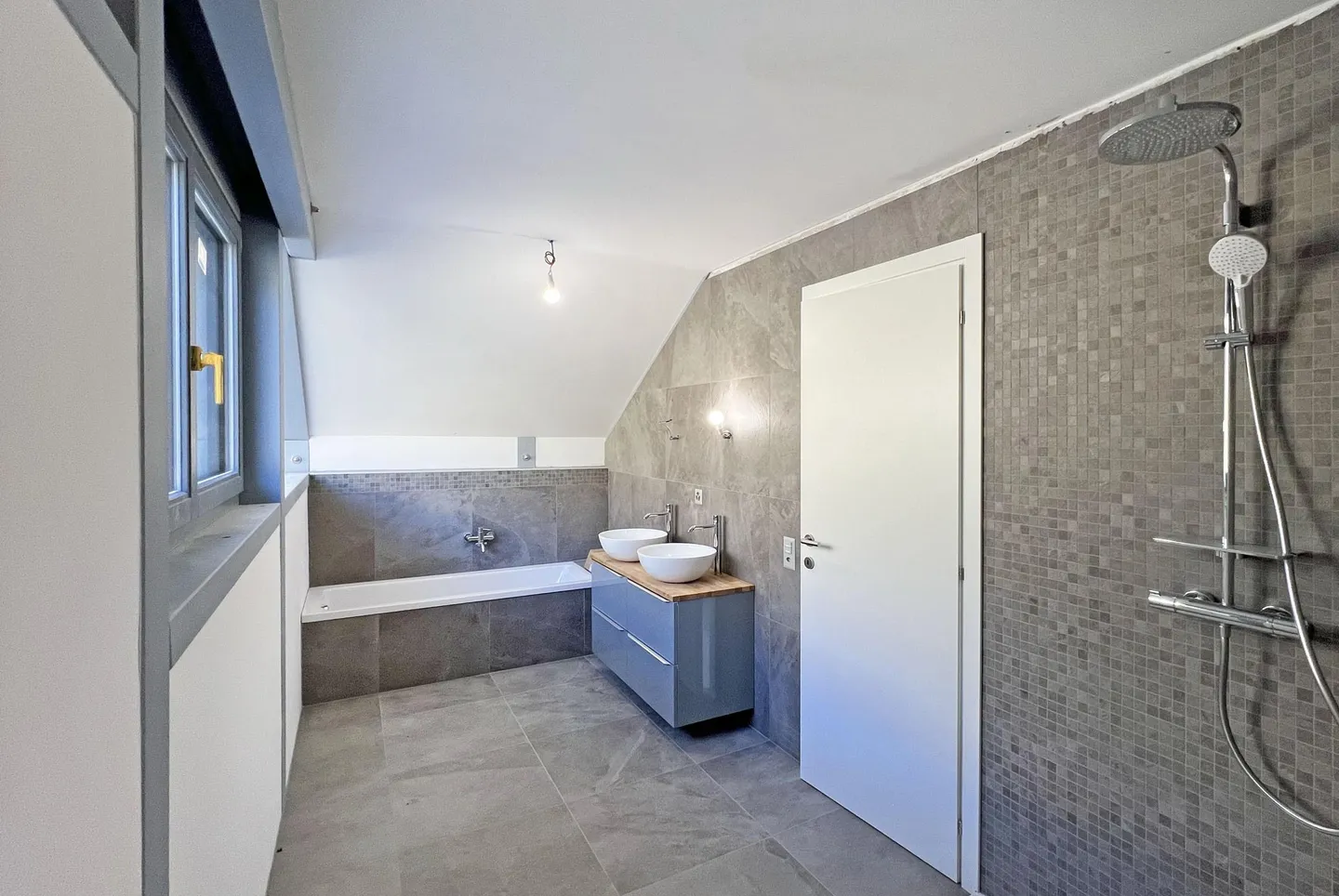 VILLA MODERNA 6.5 CON VISTA PANORAMICA A PONTO VALENTINO - Foto 6 di 12