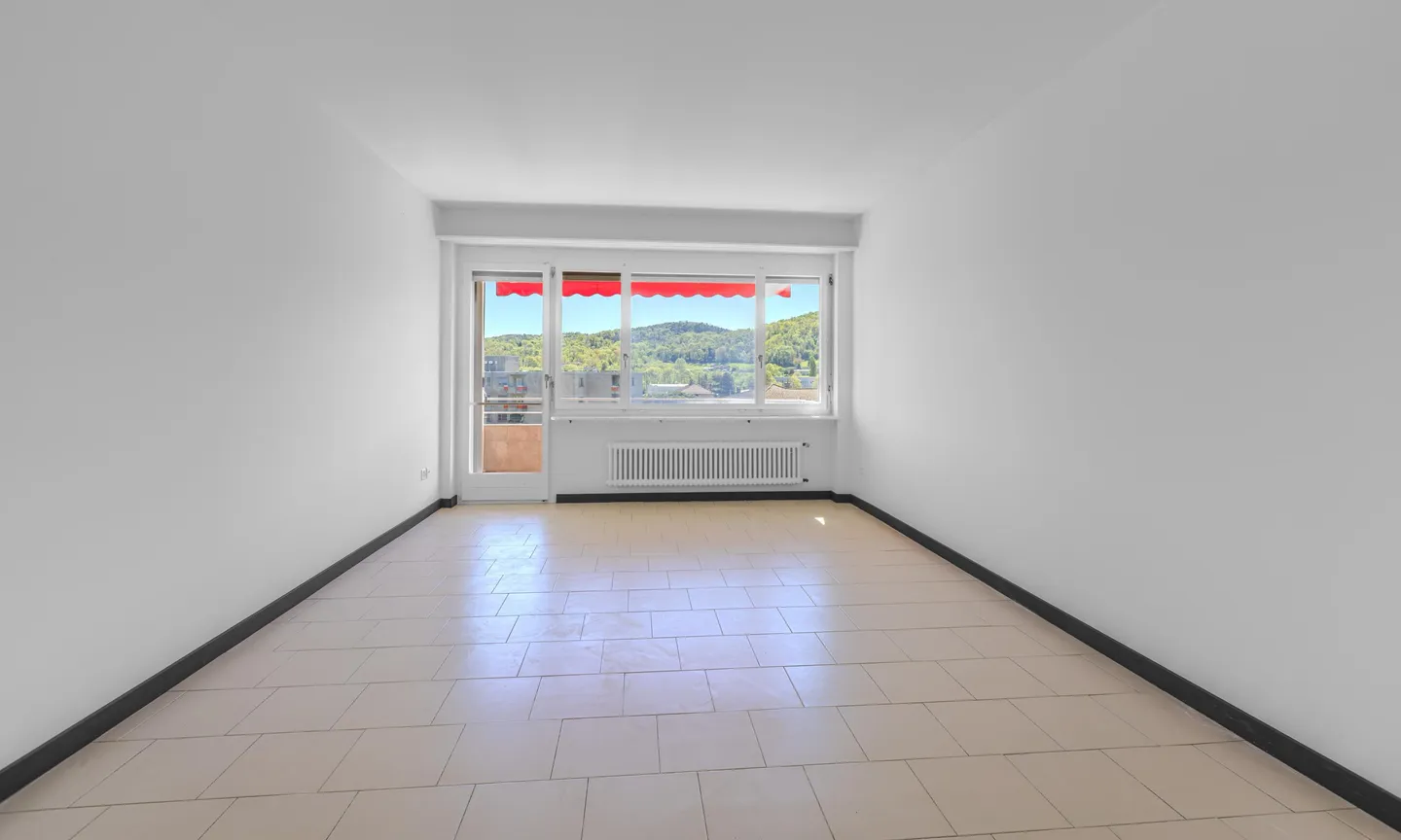 GRANDE APPARTEMENT 3.5 PIÈCES RÉNOVÉ À STABIO - Photo 2 sur 9