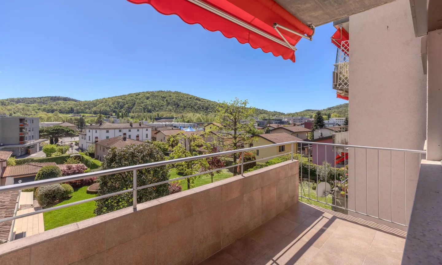 GRANDE APPARTEMENT 3.5 PIÈCES RÉNOVÉ À STABIO - Photo 3 sur 9