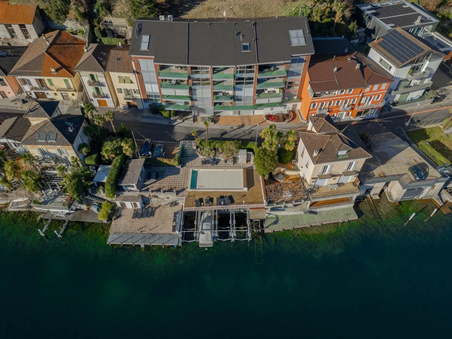 5.5 TRIPLEX FRONTE LAGO CON DARSENA E POSTO BARCA A MELIDE - Foto 8 di 9