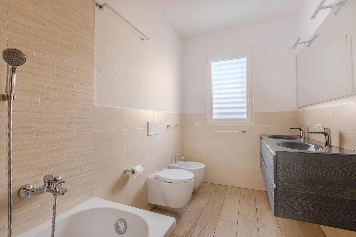 NEW AND BRIGHT 3.5 ROOMS WITH PRIVATE GARDEN IN CURIO - Photo 6 of 9