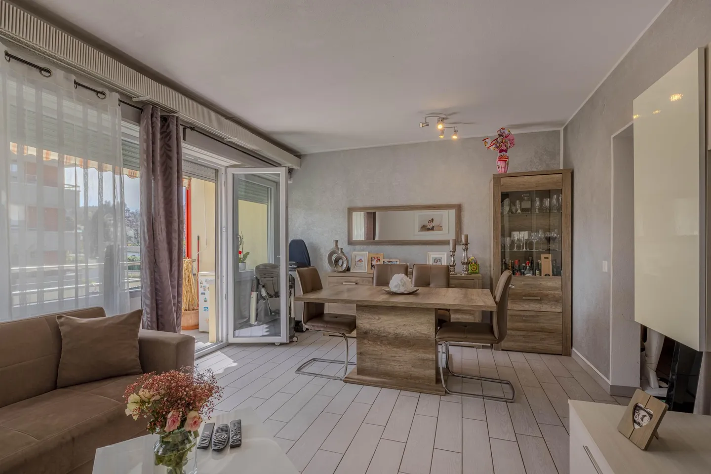 TASSO 1.07 - COMFORTABLE 3.5 ROOMS FOR RENT WITH BALCONY IN AGNO - Photo 1 of 9