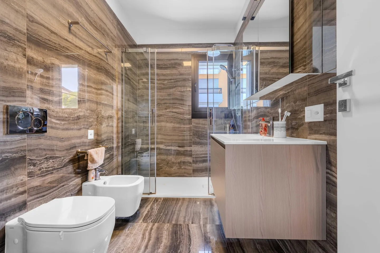MODERNO APPARTAMENTO 2.5 LOCALI CON TERRAZZA A PREGASSONA - Foto 8 di 9
