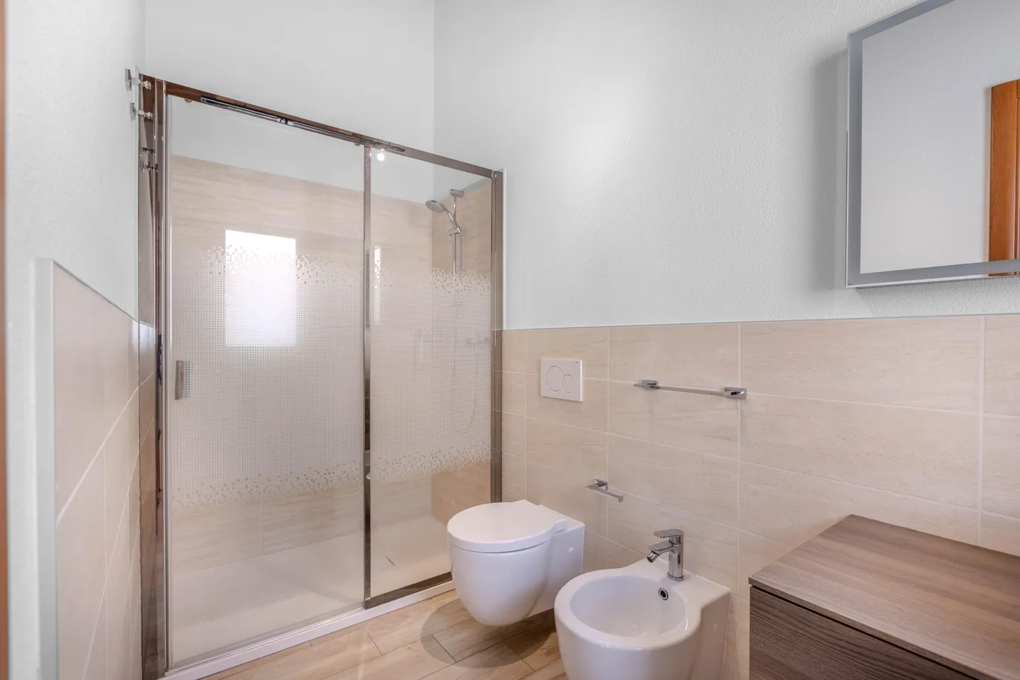 SPACIOUS AND MODERN 3.5 ROOMS WITH SPLENDID TERRACE IN CURIO - Photo 8 of 9
