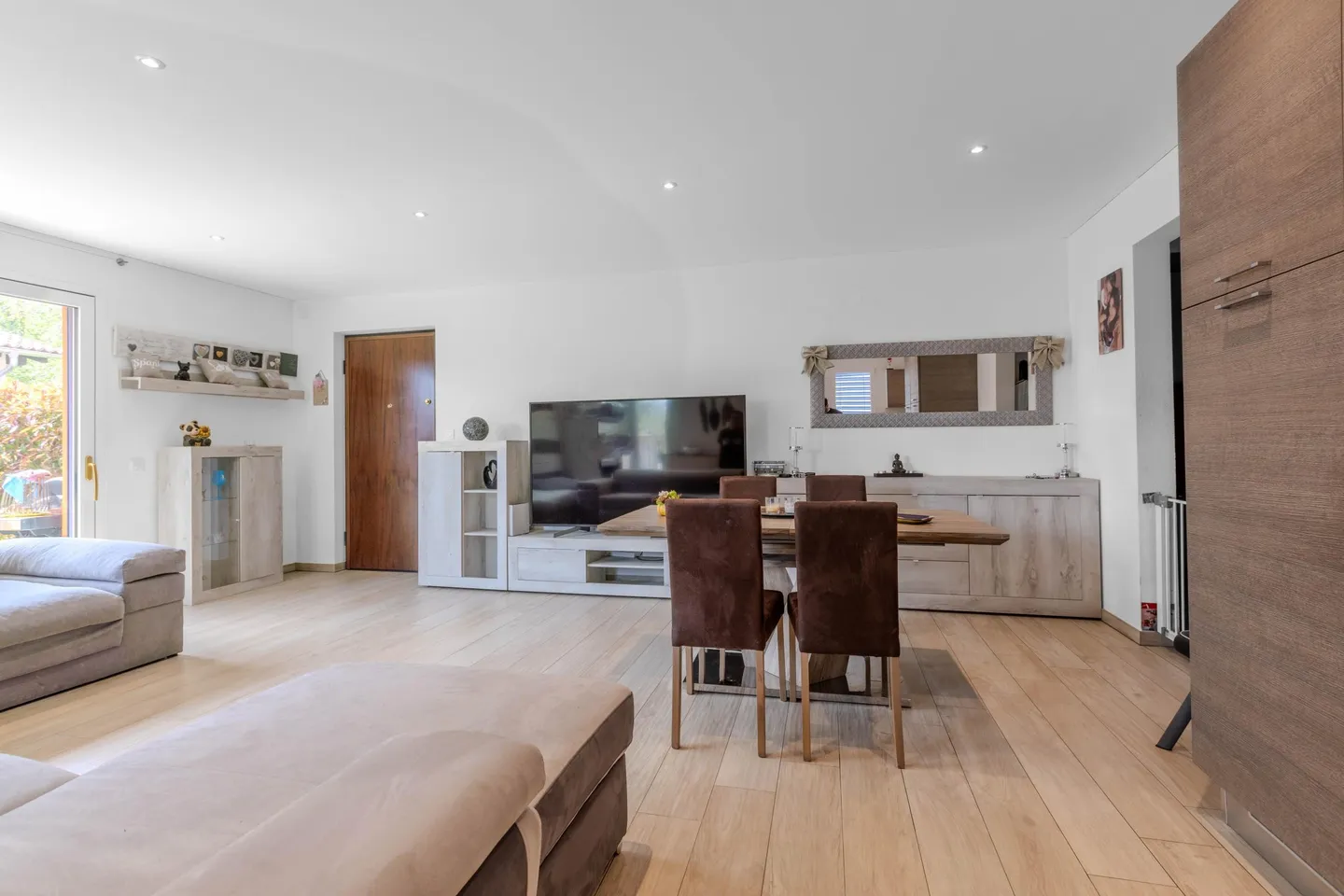 SPACIOUS AND MODERN 3.5 ROOMS WITH GARDEN IN CURIO - Photo 4 of 9