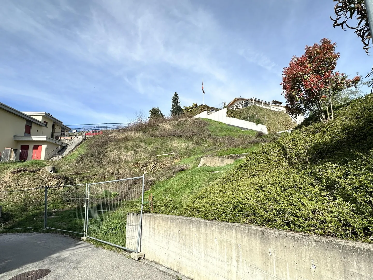 TERRENO CON LICENZA PER UNA VILLA DI PREGIO A COMANO - Foto 3 di 13