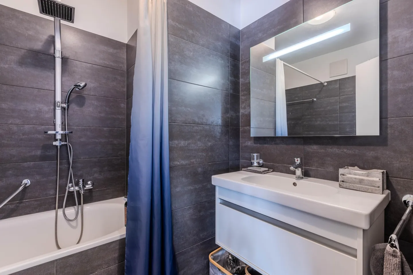 OCCASION - MODERN AND BRIGHT 3.5 ROOMS IN PORZA - Photo 8 of 9