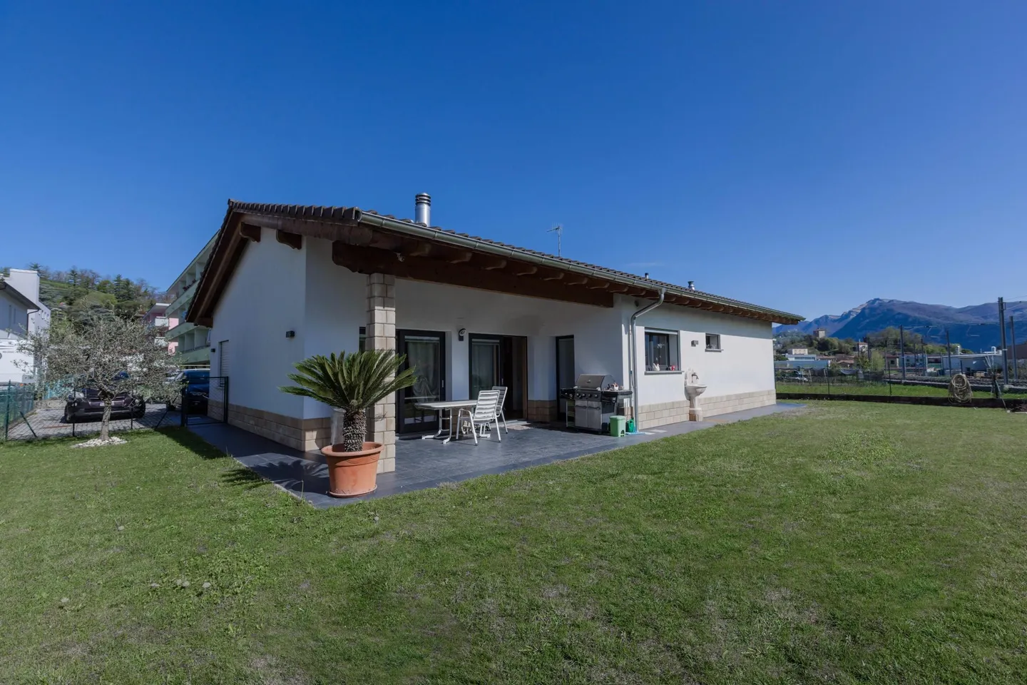 STUPENDA CASA 6.5 SU UN UNICO PIANO CON GIARDINO A STABIO - Foto 4 di 9