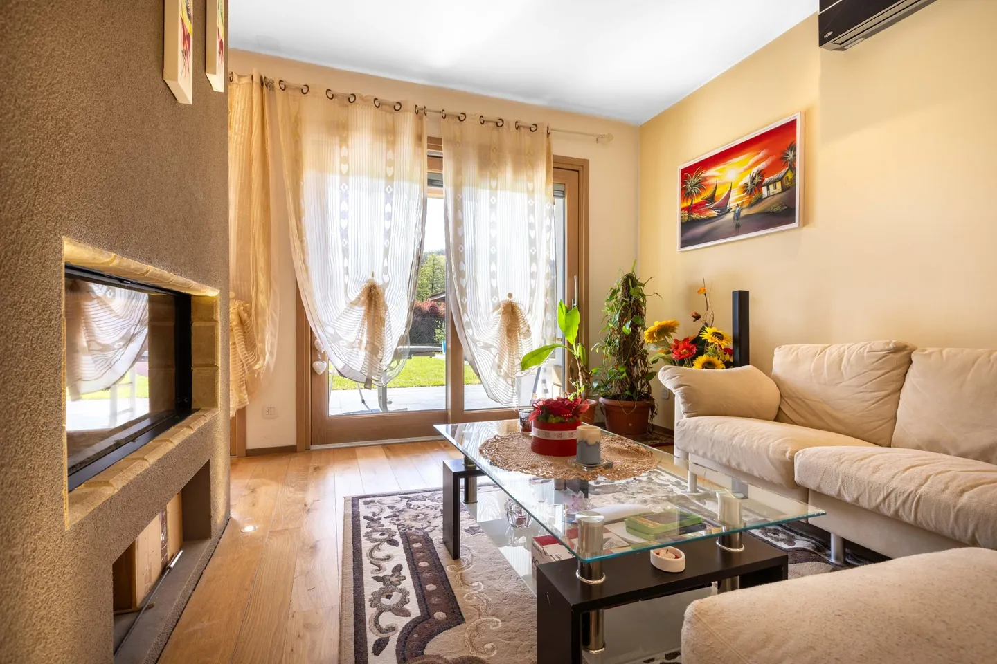 STUPENDA CASA 6.5 SU UN UNICO PIANO CON GIARDINO A STABIO - Foto 2 di 9