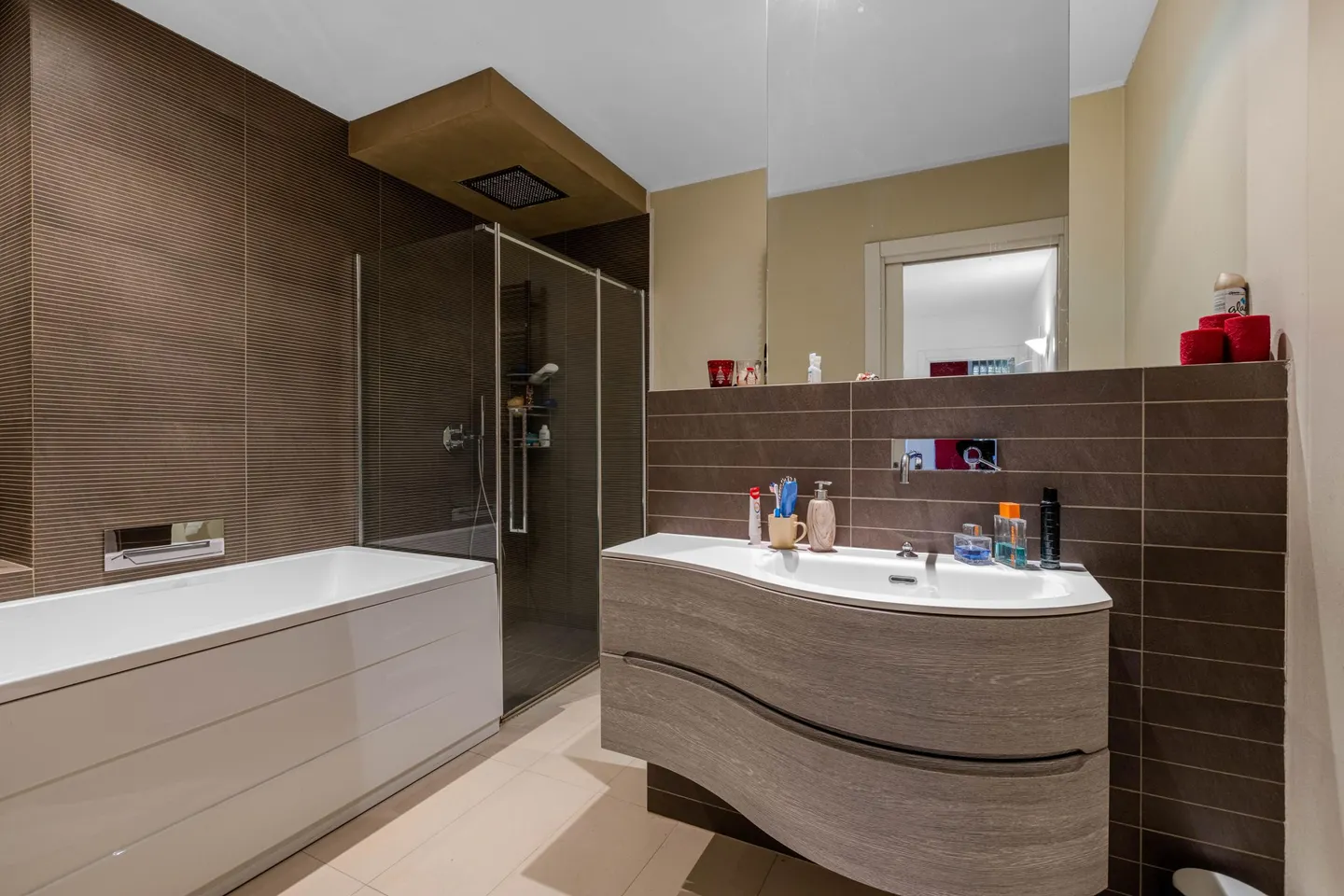 SPLENDIDE VILLA 6.5 PIÈCES SUR UN ÉTAGE AVEC JARDIN À STABIO - Photo 10 sur 13