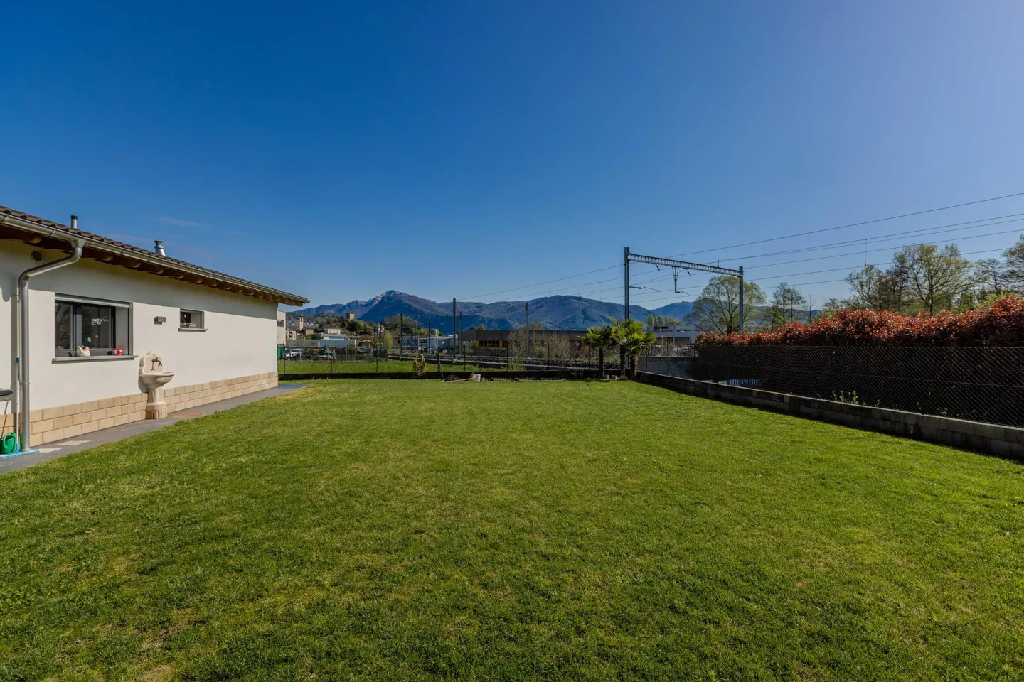 STUPENDA CASA 6.5 SU UN UNICO PIANO CON GIARDINO A STABIO - Foto 9 di 9