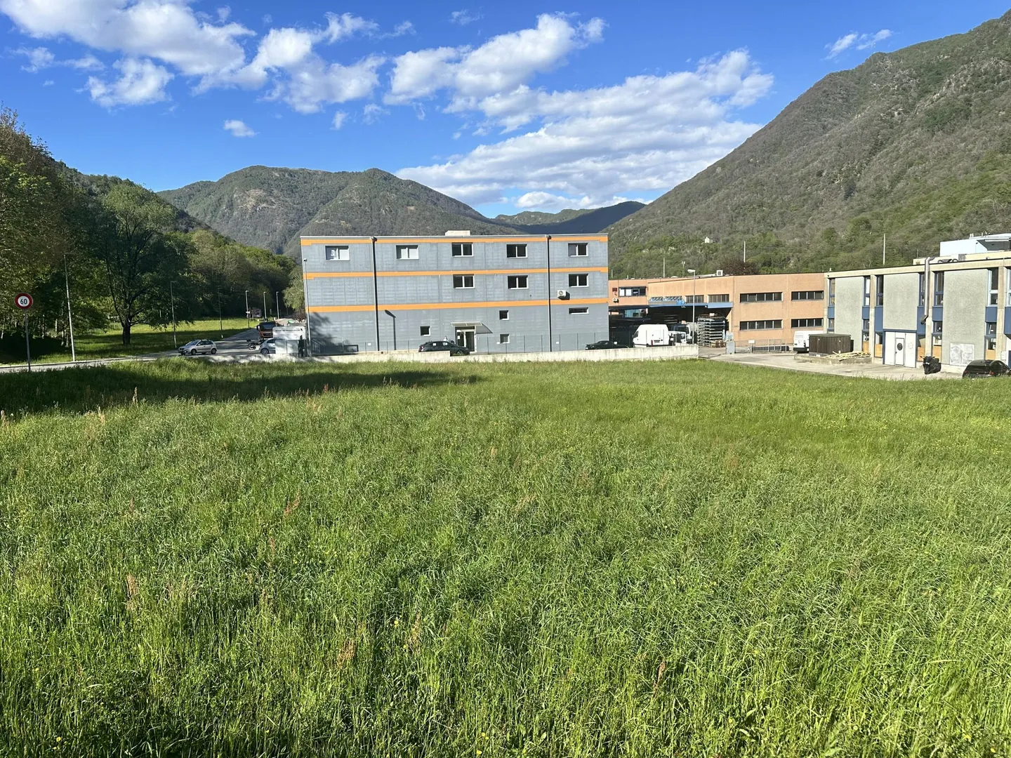 2 NEW ADMINISTRATIVE AND CRAFT BUILDINGS IN MEZZOVICO - Photo 3 of 8
