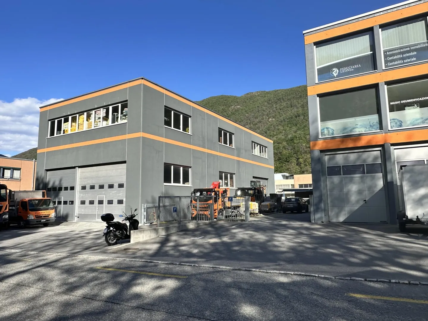 2 NEW ADMINISTRATIVE AND CRAFT BUILDINGS IN MEZZOVICO - Photo 4 of 8