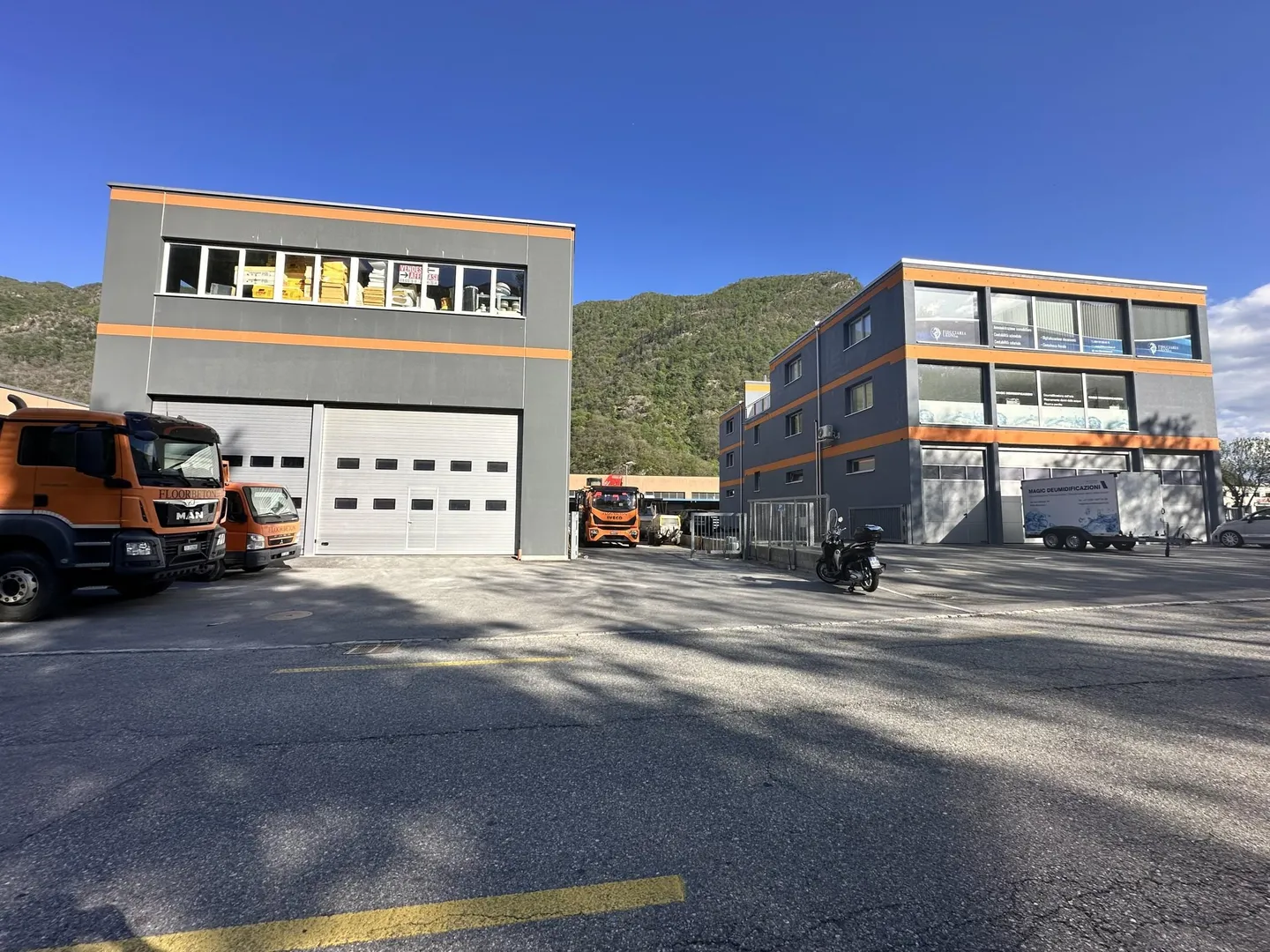 2 NEW ADMINISTRATIVE AND CRAFT BUILDINGS IN MEZZOVICO - Photo 5 of 8