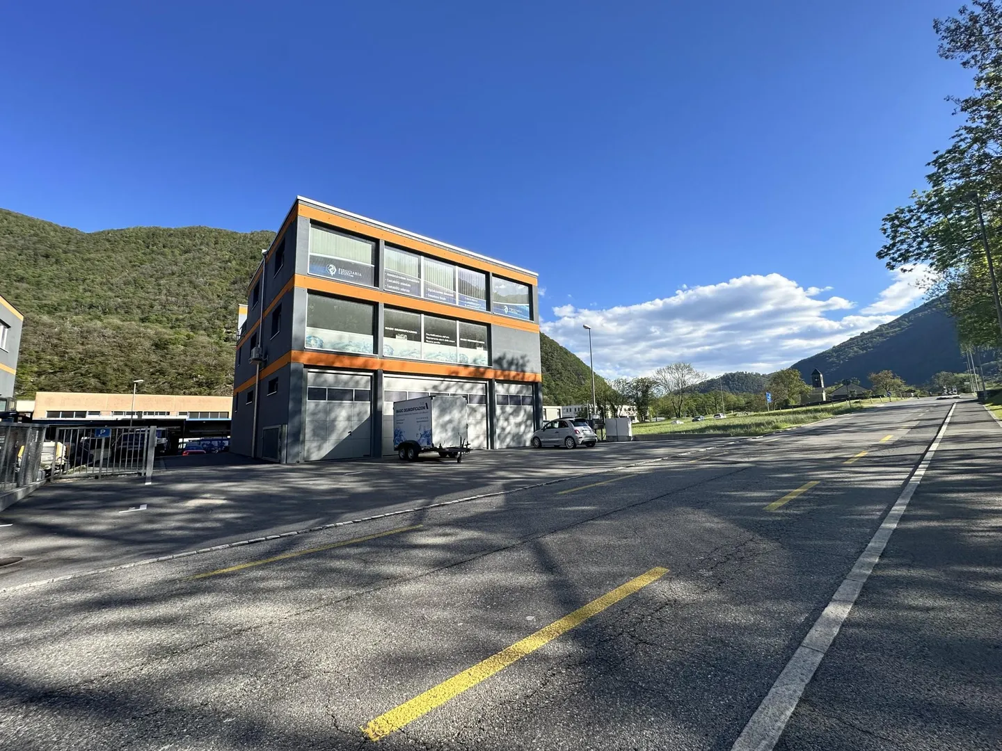 2 NEW ADMINISTRATIVE AND CRAFT BUILDINGS IN MEZZOVICO - Photo 7 of 8