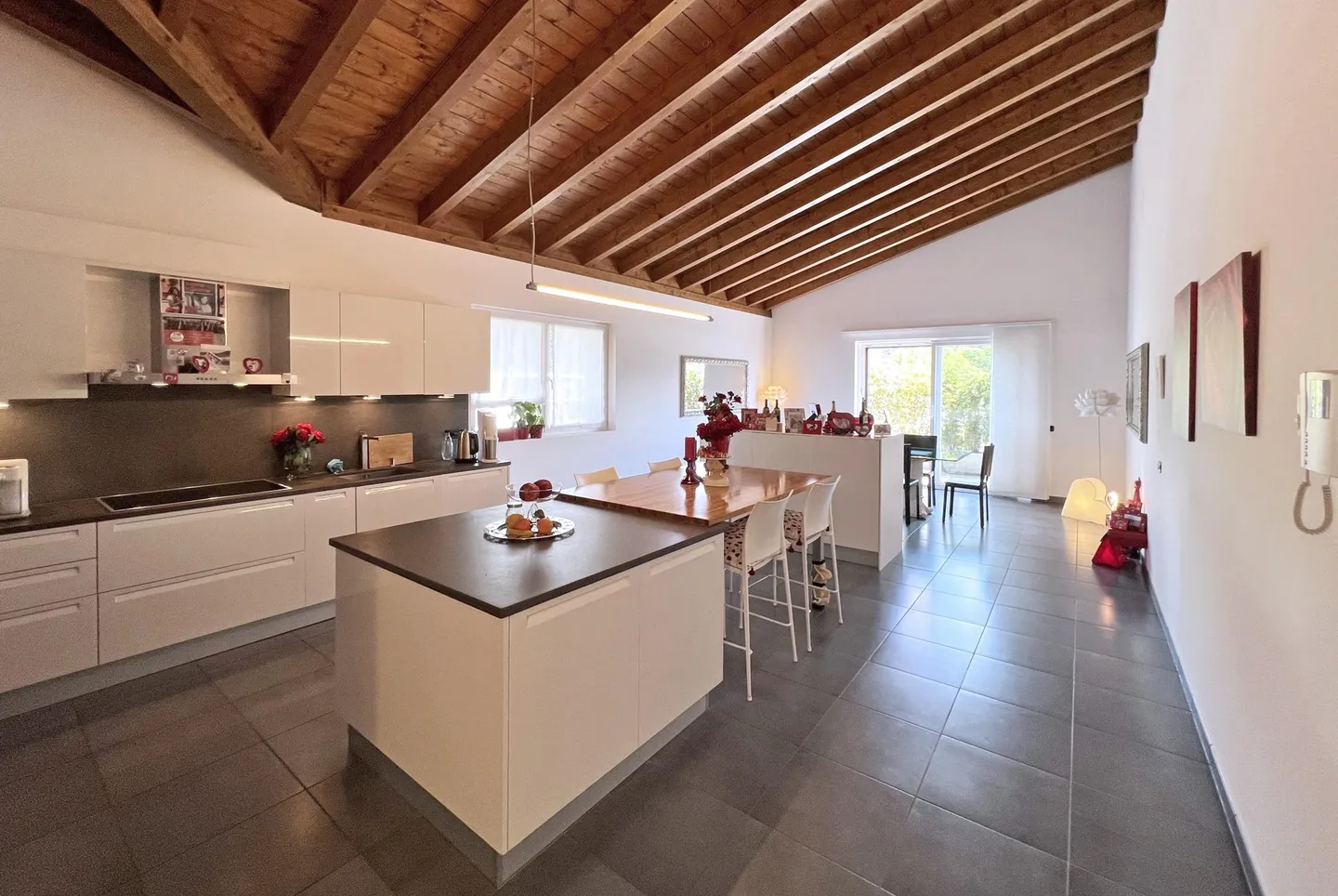 WONDERFUL AND LARGE ATTIC 8.5 ROOMS IN LAMONE - Photo 2 of 10