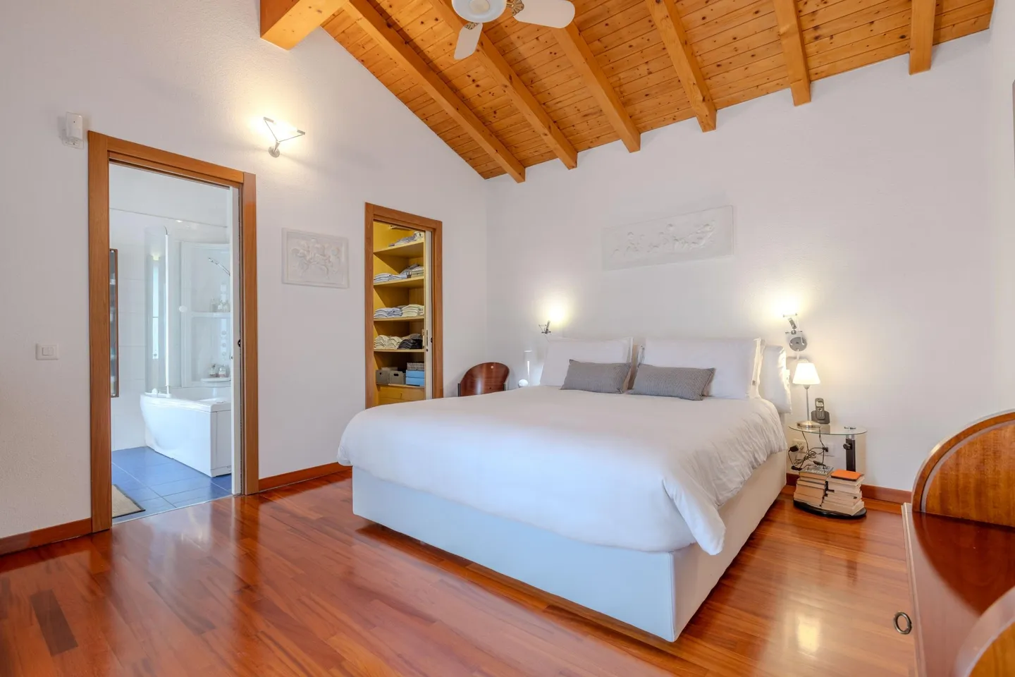 VILLA 7.5 WITH TERRACES, GARDEN AND SWIMMING POOL IN RIVA SAN VITALE - Photo 6 of 9