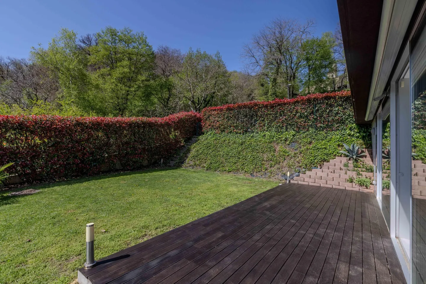 ESCLUSIVA E SPAZIOSA VILLA 4.5 CON GIARDINO PRIVATO A CARONA - Foto 8 di 11