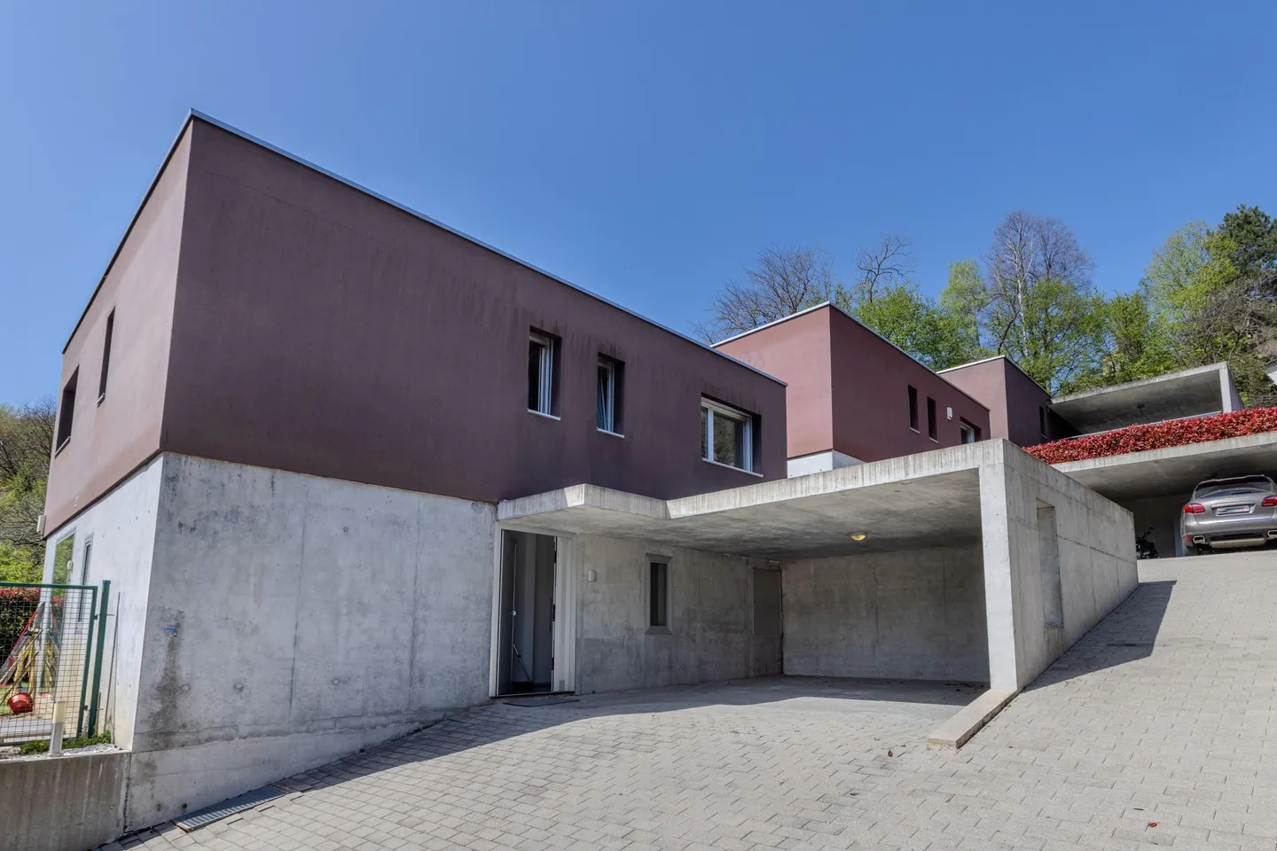 ESCLUSIVA E SPAZIOSA VILLA 4.5 CON GIARDINO PRIVATO A CARONA - Foto 9 di 11