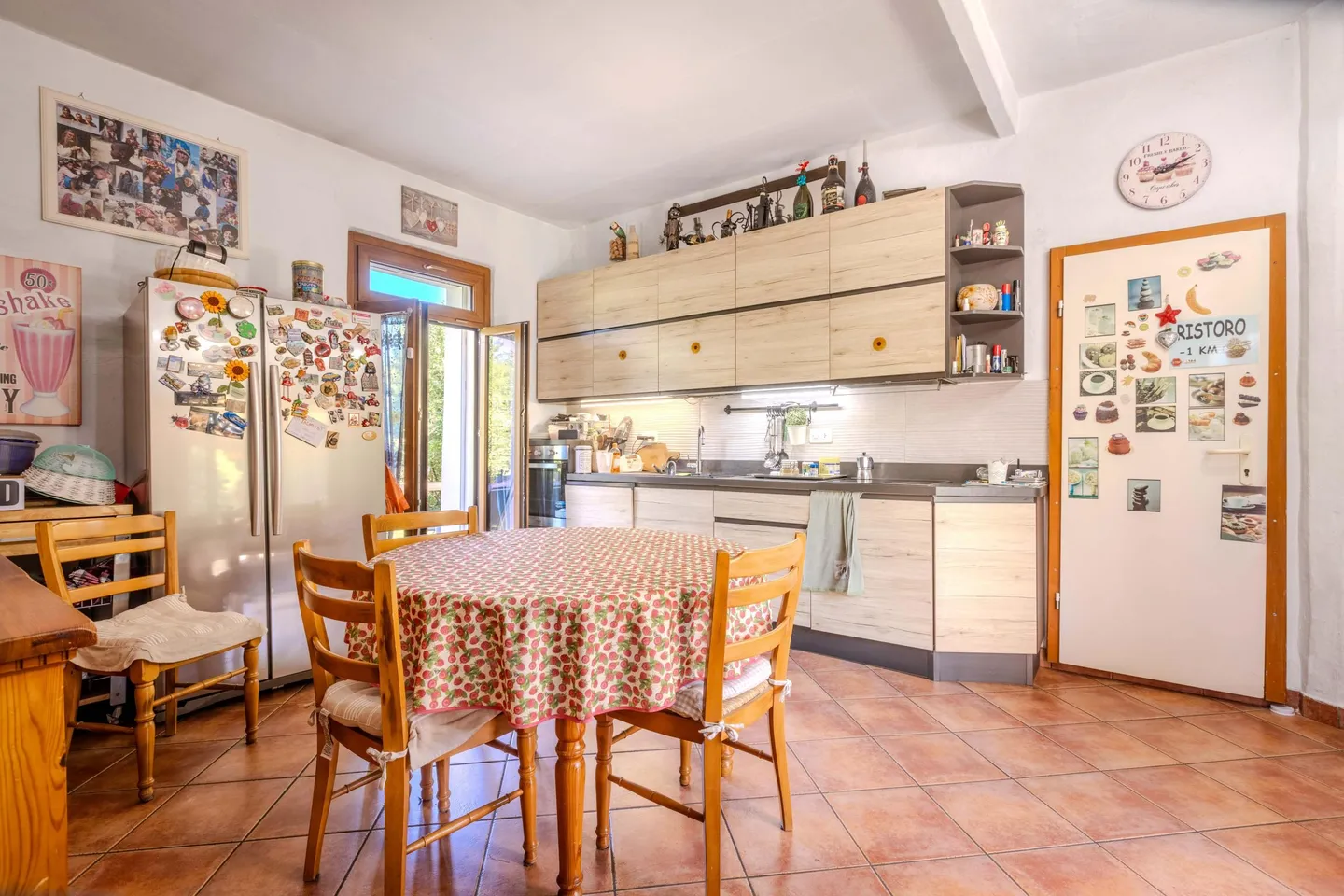 BELLE MAISON DE 13 PIÈCES DIVISÉE EN 3 UNITÉS À NOVAZZANO - Photo 5 sur 9