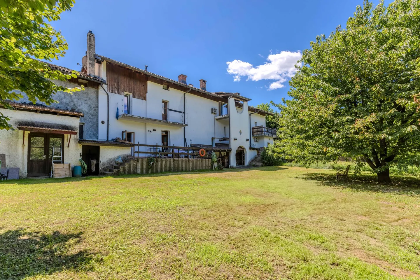 BELLE MAISON DE 13 PIÈCES DIVISÉE EN 3 UNITÉS À NOVAZZANO - Photo 9 sur 9