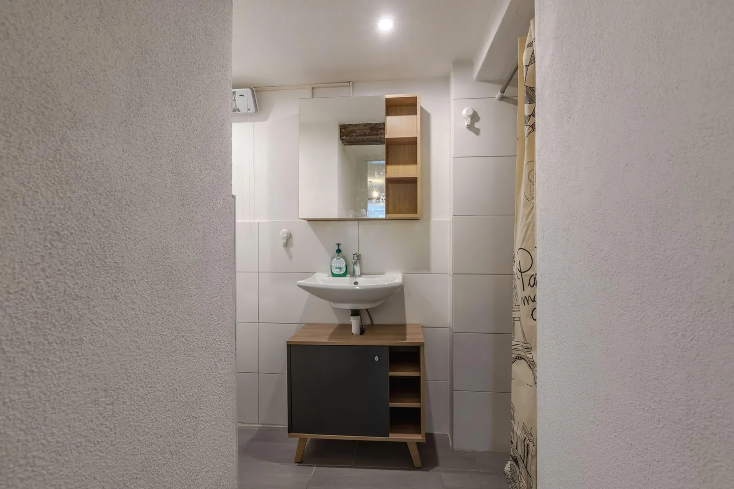 RENDITA 5% NETTO - STABILE DI 3 APPARTAMENTI A LUMINO - Foto 4 di 8