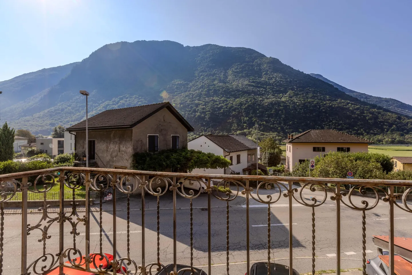 RENDITA 5% NETTO - STABILE DI 3 APPARTAMENTI A LUMINO - Foto 3 di 8