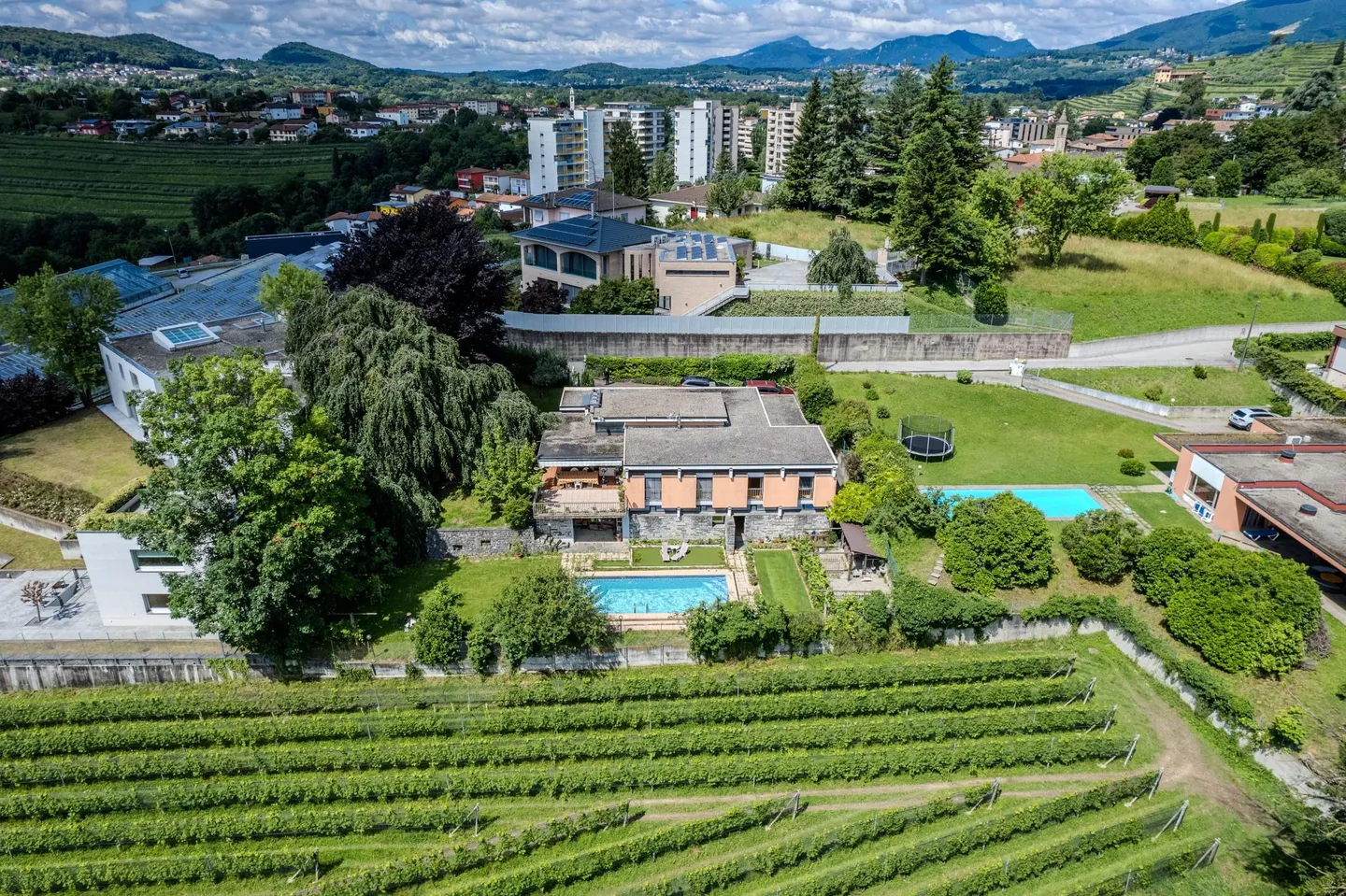 CASA UNIFAMILIARE 6.5 LOCALI CON ENORME GIARDINO A COLDRERIO - Foto 9 di 9