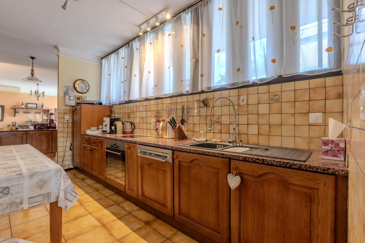CASA UNIFAMILIARE 6.5 LOCALI CON ENORME GIARDINO A COLDRERIO - Foto 4 di 9