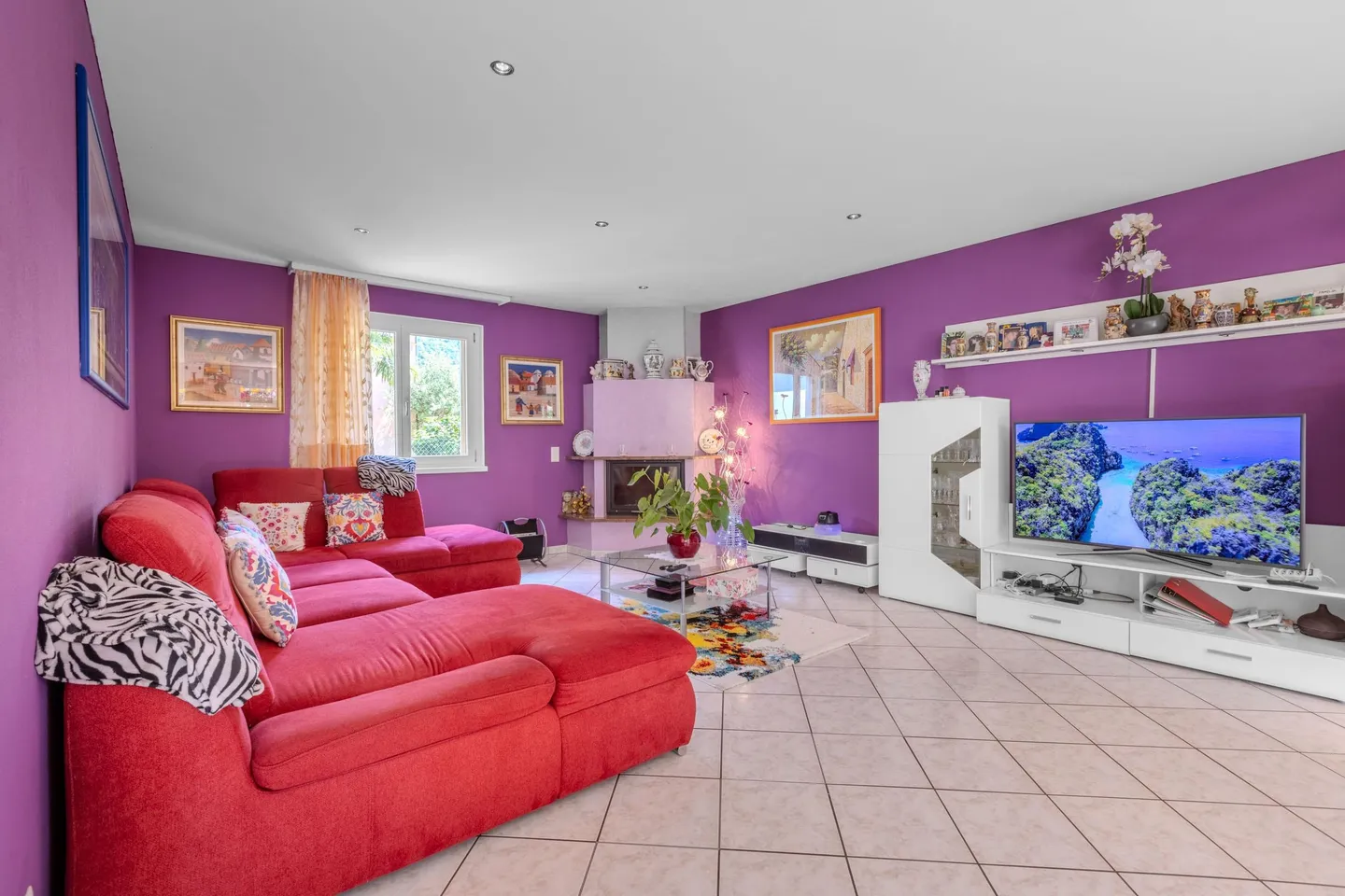 STUNNING VILLA 5.5 ROOMS WITH LARGE GARDEN IN CADENAZZO - Photo 5 of 9