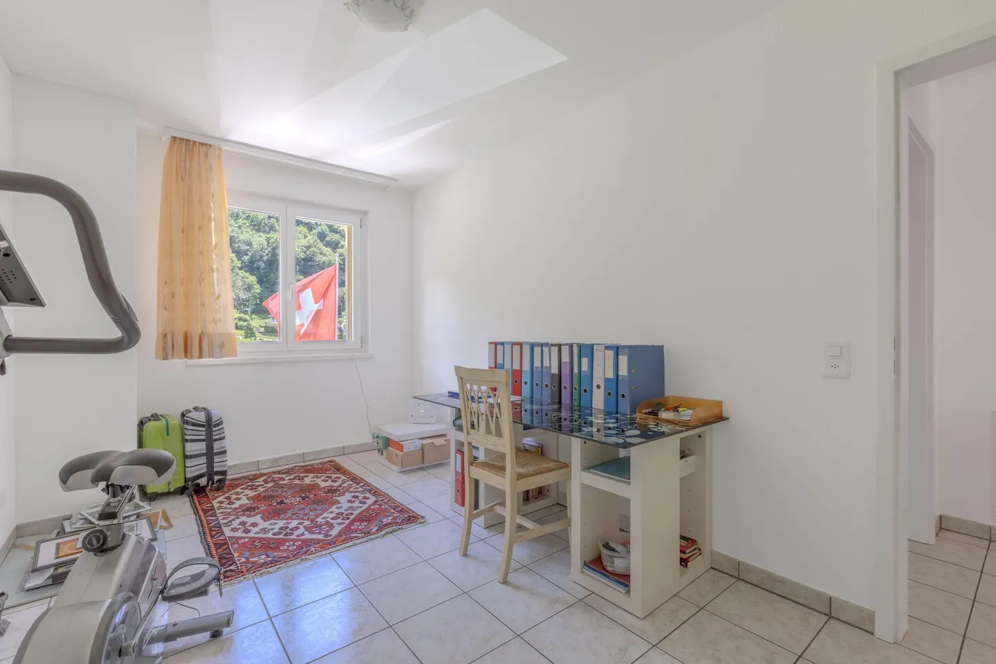 STUNNING VILLA 5.5 ROOMS WITH LARGE GARDEN IN CADENAZZO - Photo 9 of 9