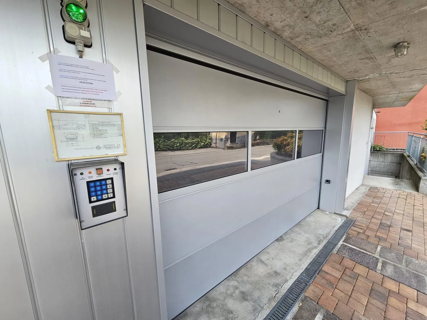 4 COMFORTABLE PARKING SPACES IN MECHANIZED GARAGE IN MELIDE - Photo 2 of 6