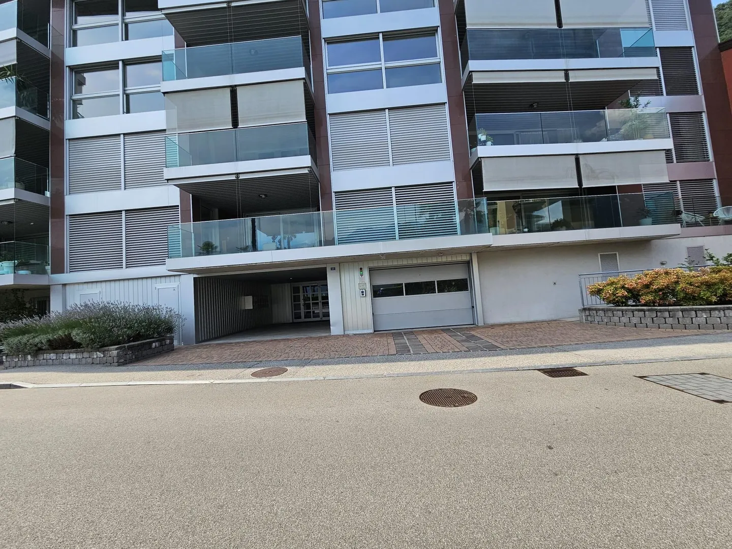 4 COMFORTABLE PARKING SPACES IN MECHANIZED GARAGE IN MELIDE - Photo 5 of 6