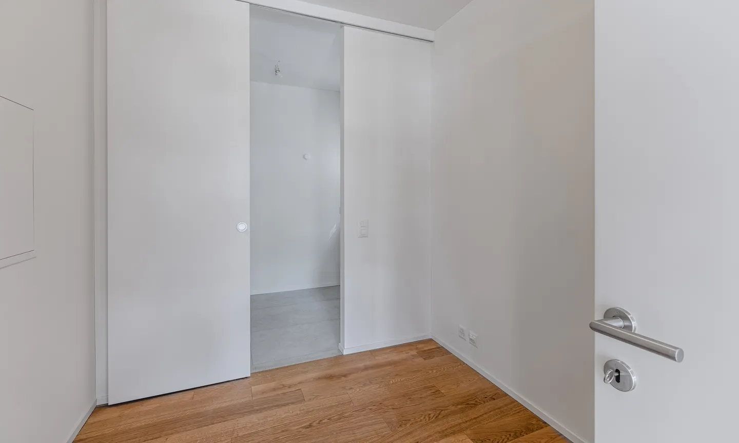 SPLENDID 2.5 ROOMS WITH GARDEN AND LAKE VIEW IN BISSONE - Photo 11 of 12