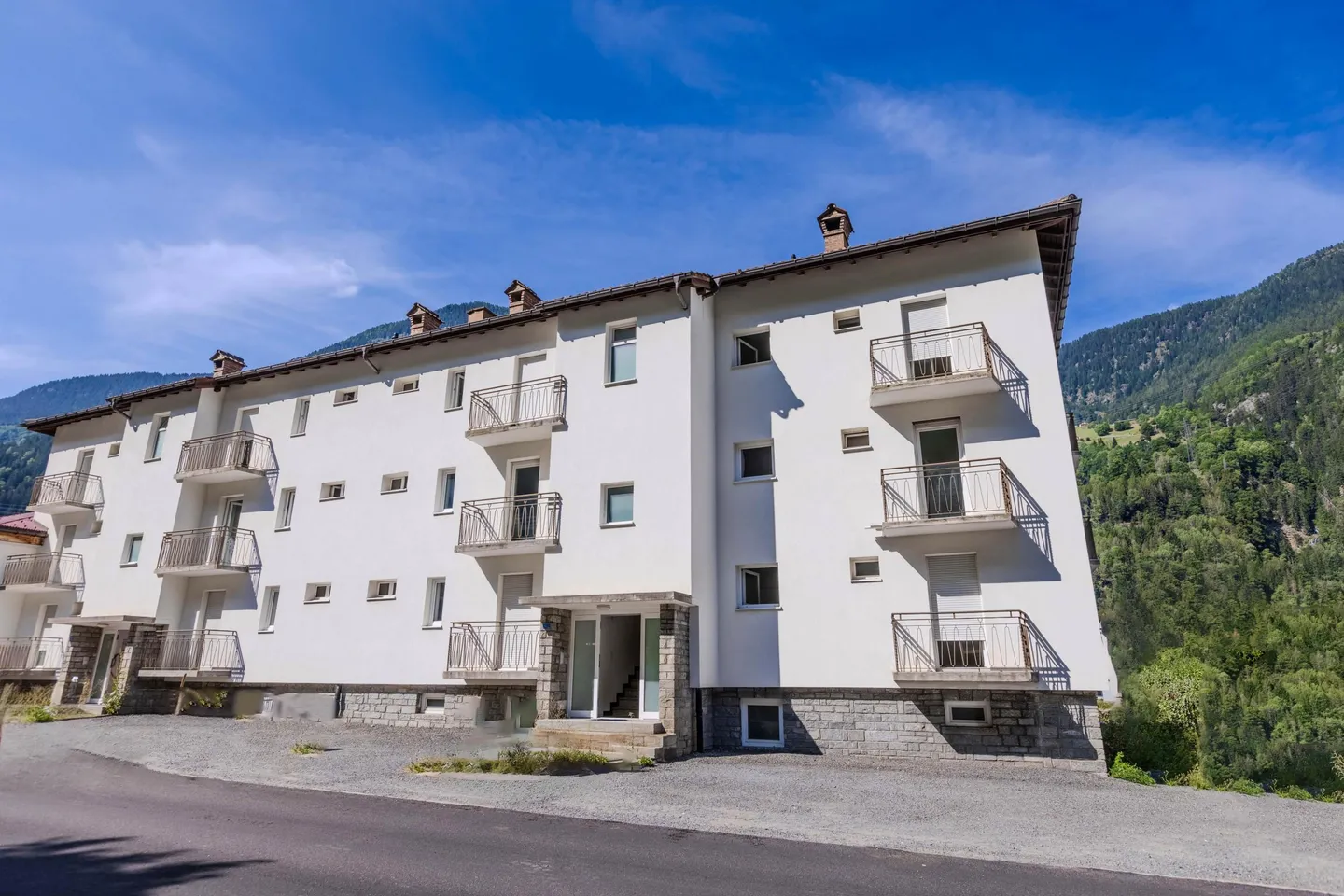 INVESTIMENTO - PALAZZO PLURIFAMILIARE NEL LEVENTINESE - Foto 9 di 9
