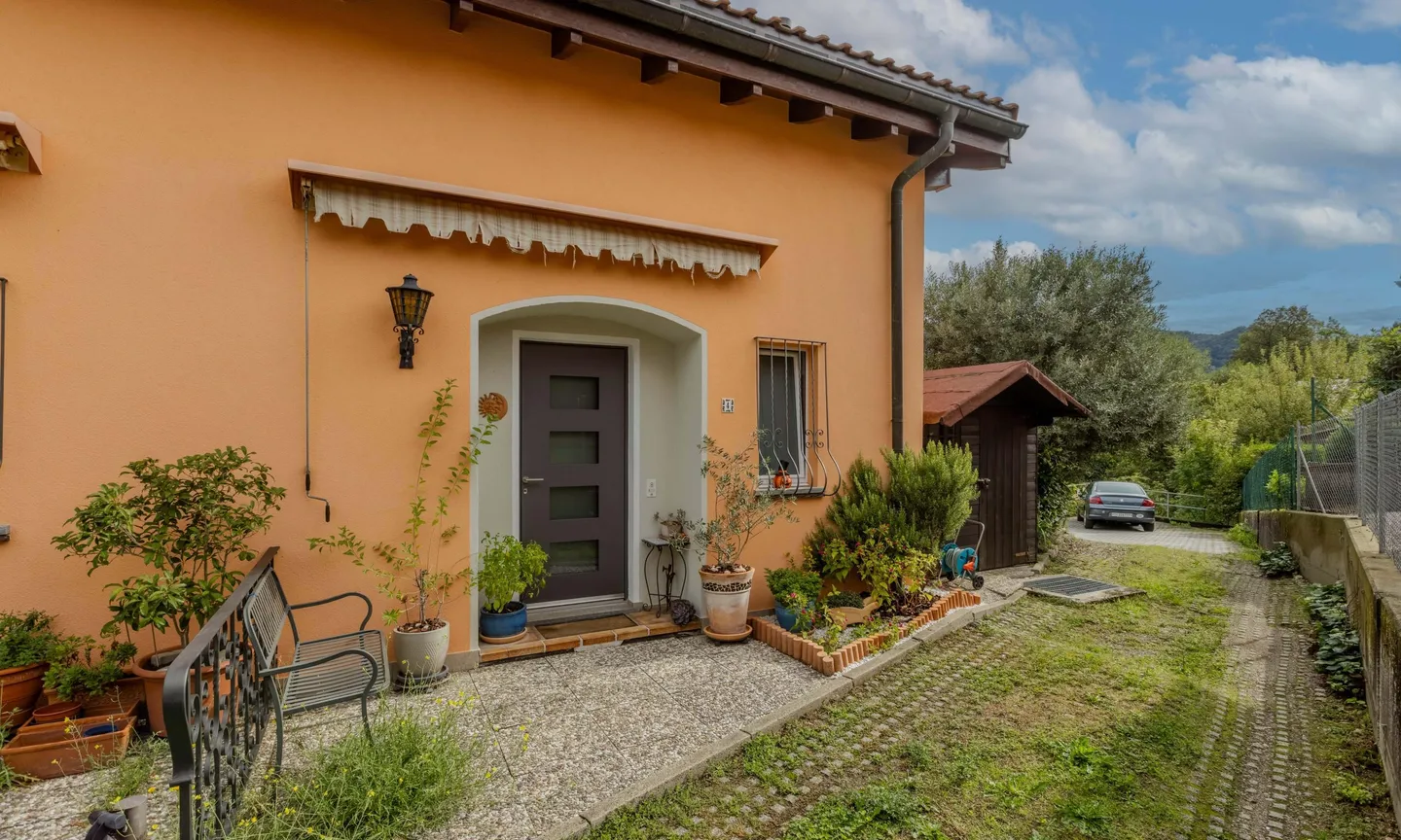 CASA A SCHIERA 3.5 LOCALI CON GIARDINO A CASTEL SAN PIETRO - Foto 2 di 9