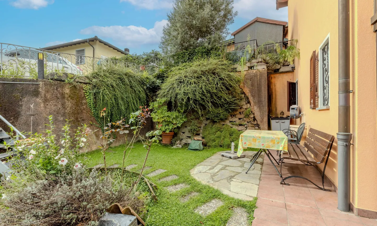 BEAUTIFUL 3.5-ROOM HOUSE WITH GARDEN IN CASTEL SAN PIETRO - Photo 9 of 10