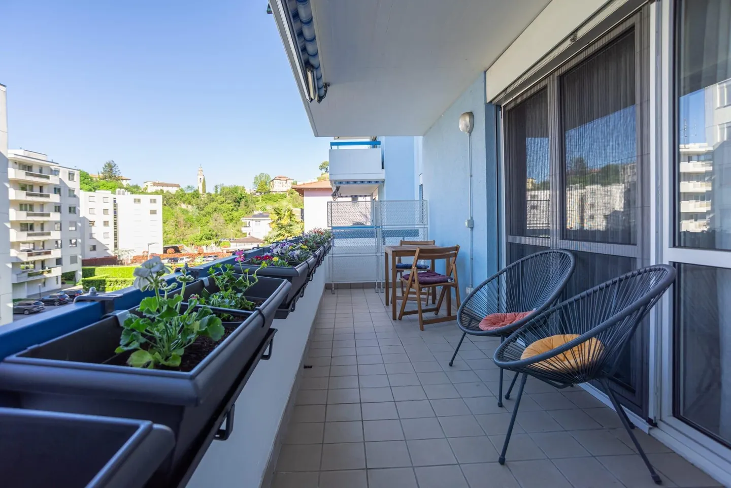 OCCASION - LUMINEUX 4.5 AVEC TERRASSE À MORBIO INFERIORE - Photo 2 sur 9