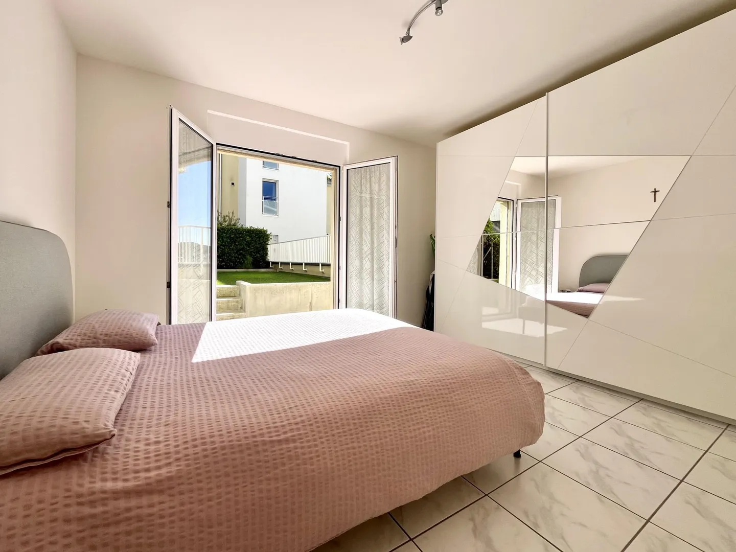 FOR RENT BEAUTIFUL 3.5 WITH GARDEN AND TERRACE IN MASSAGNO - Photo 6 of 9