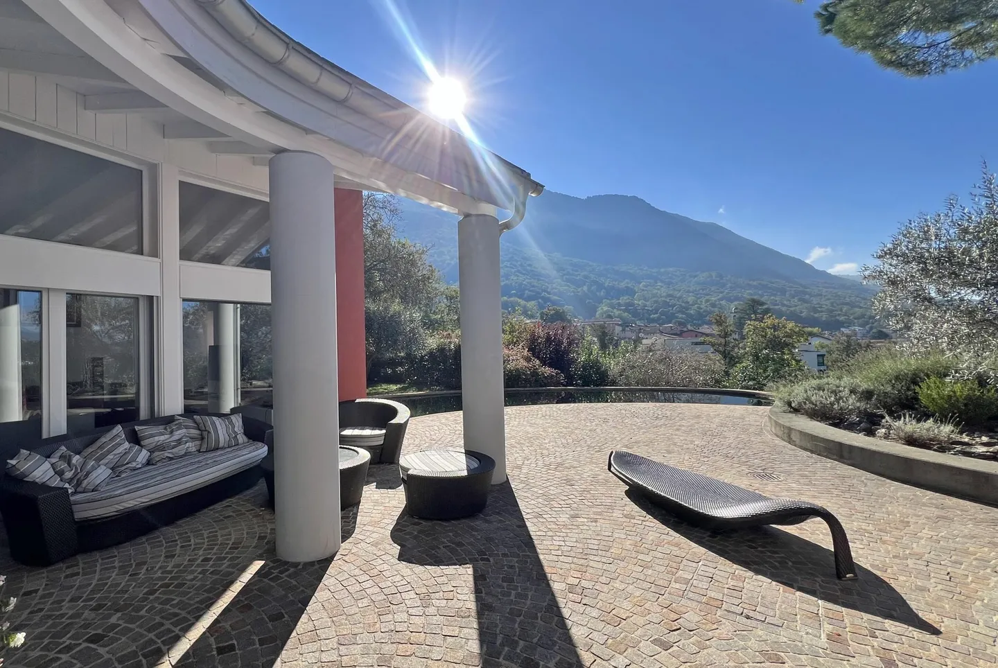 Exclusive Villa 6.5 with Pool and Panoramic View in Cadro - Photo 2 of 13