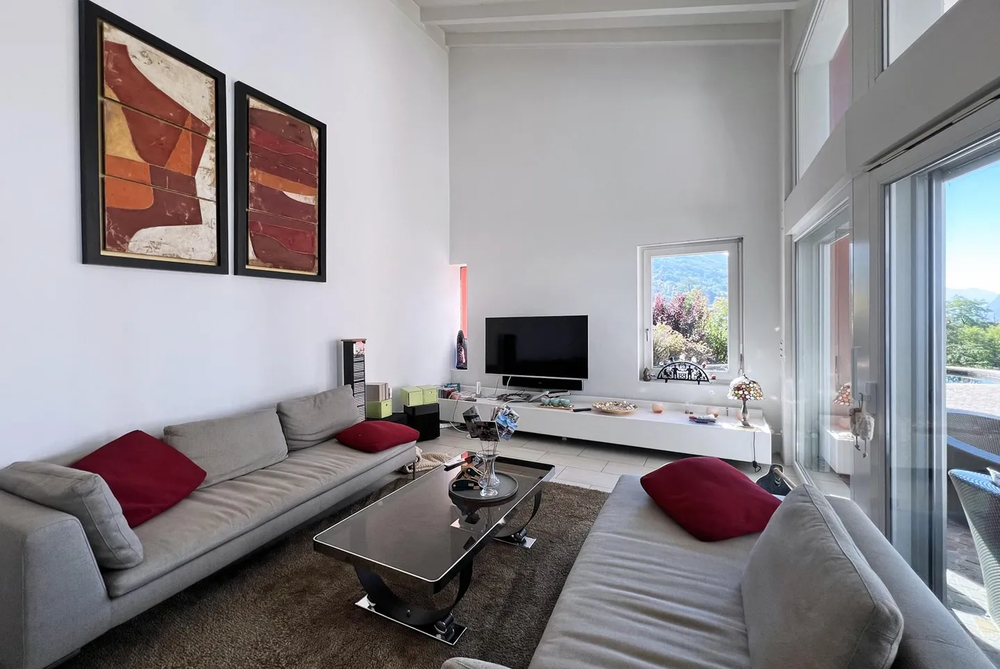 Exclusive Villa 6.5 with Pool and Panoramic View in Cadro - Photo 4 of 13
