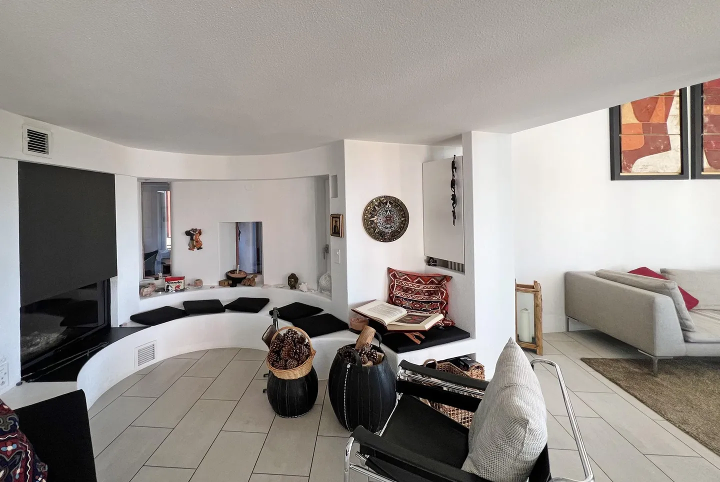 Exclusive Villa 6.5 with Pool and Panoramic View in Cadro - Photo 5 of 13