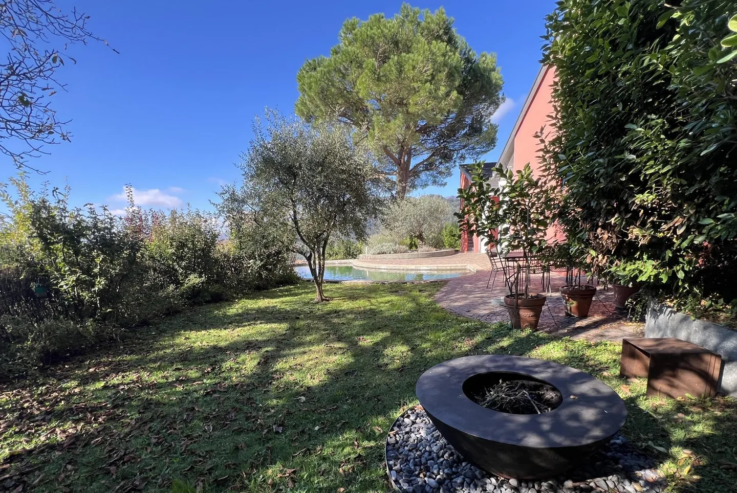 Exclusive Villa 6.5 with Pool and Panoramic View in Cadro - Photo 7 of 13